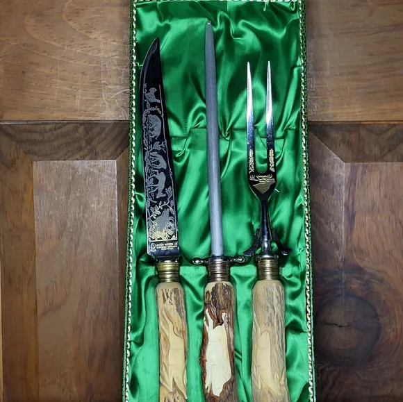 Elegant Carving Set with Wooden Handles - Picture 5 of 11